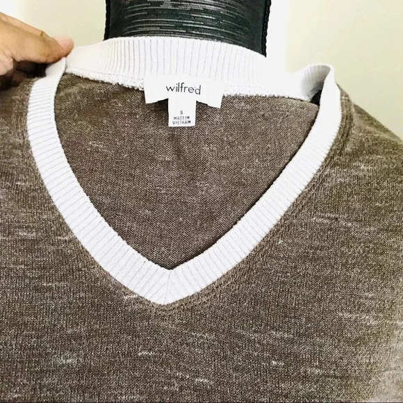 ARITZIA WILFRED LONG TAUPE V NECK  SWEATER SIZE SMALL - Picture 3 of 9
